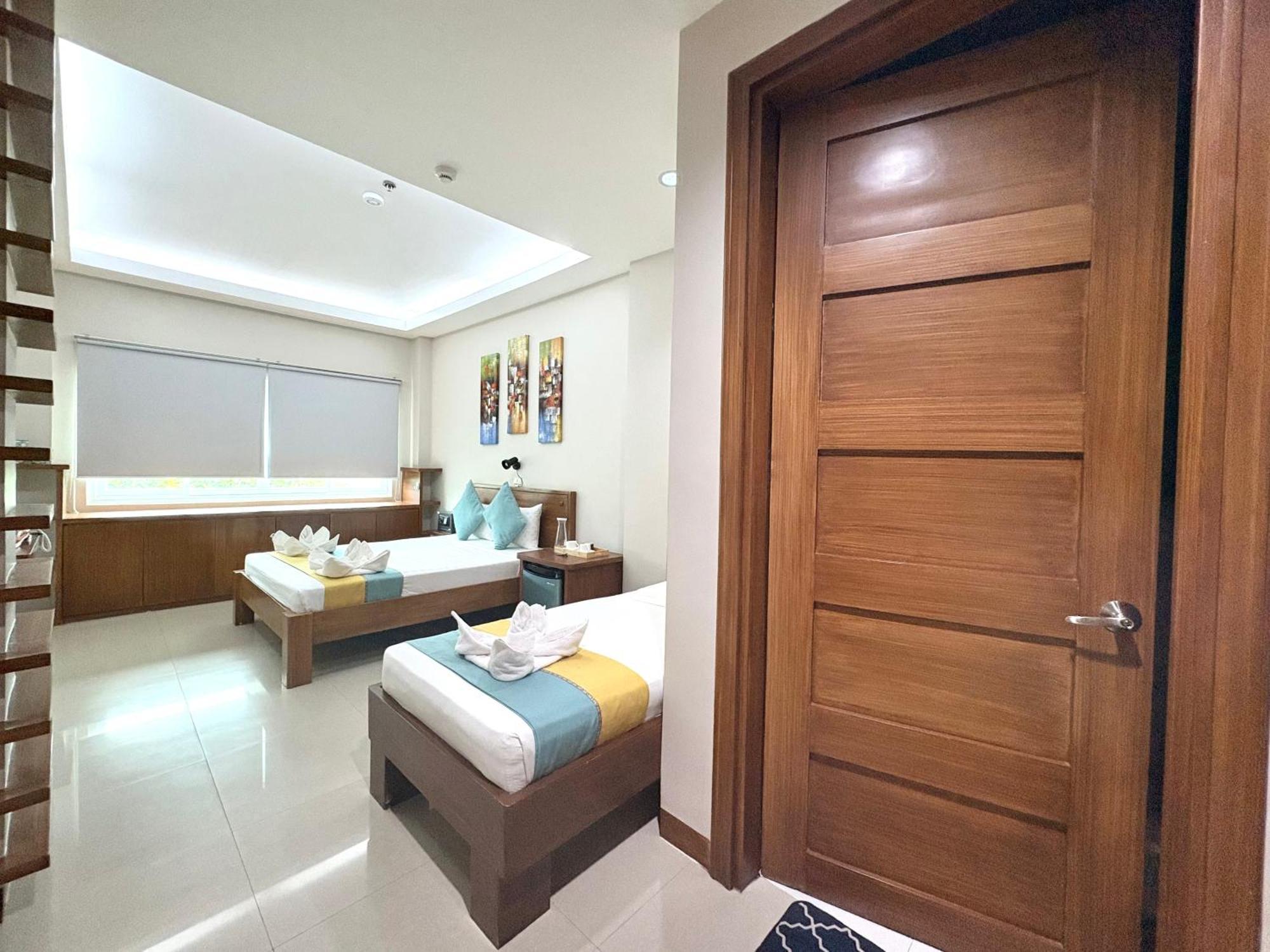 Sunburn Suites And Rooftop Bar Coron Exterior foto